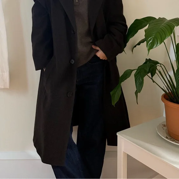 DKNY Wool Blend herringbone Brown Long Coat Size 42 Shoulder Pads Button Closure - Picture 7 of 15